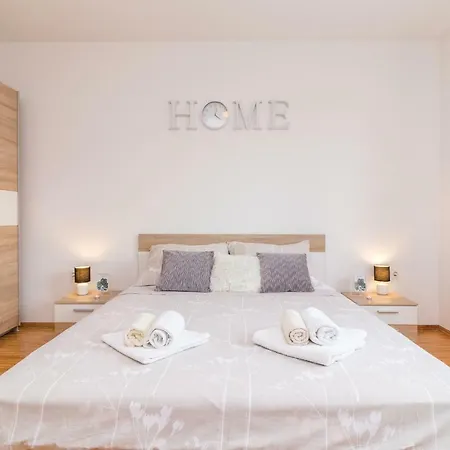 Rede Apartment